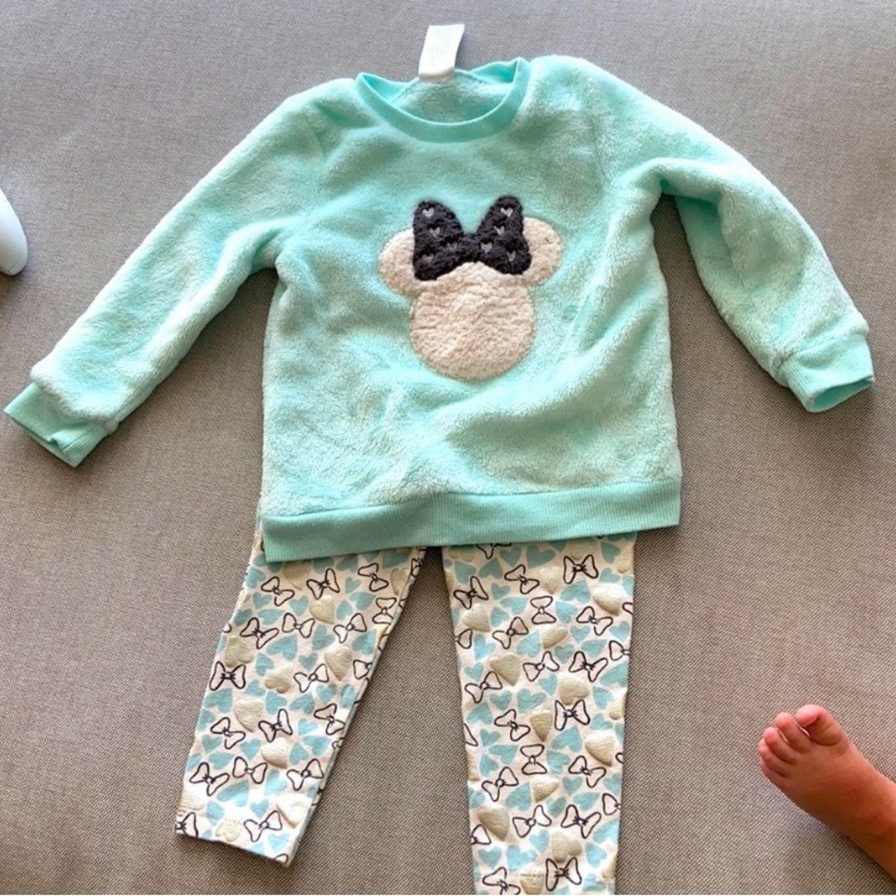 Disney Minnie Mouse Head Fleece Sweatshirt and Silver Heart Bow Pants